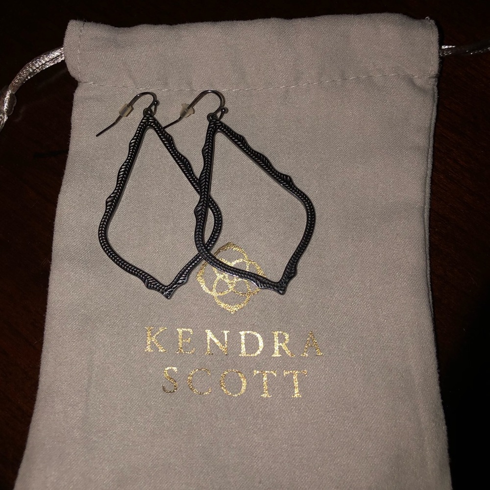 Kendra Scott Sophee earrings in graphite